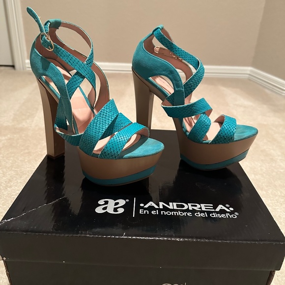 Turquoise Heels - Picture 1 of 5